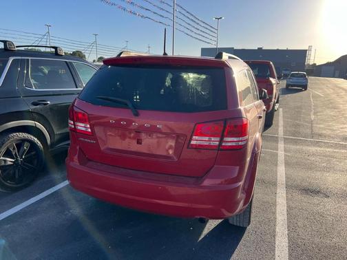 Red 2018 Dodge Journey SE