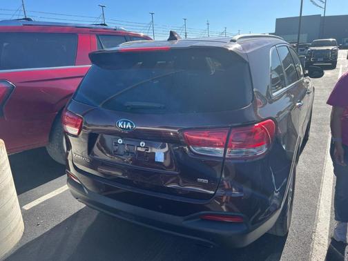 Maroon 2018 Kia Sorento LX