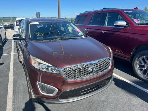 Maroon 2018 Kia Sorento LX