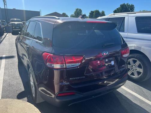 Maroon 2018 Kia Sorento LX