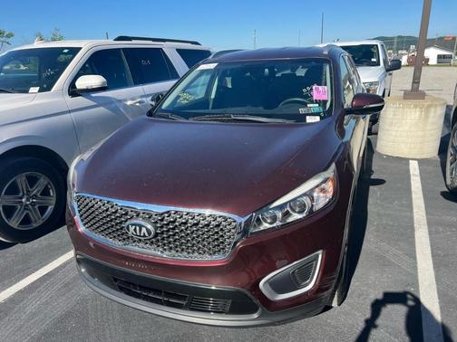 Maroon 2018 Kia Sorento LX