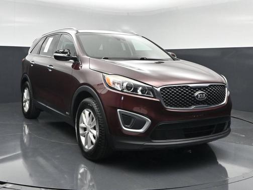 Maroon 2018 Kia Sorento LX