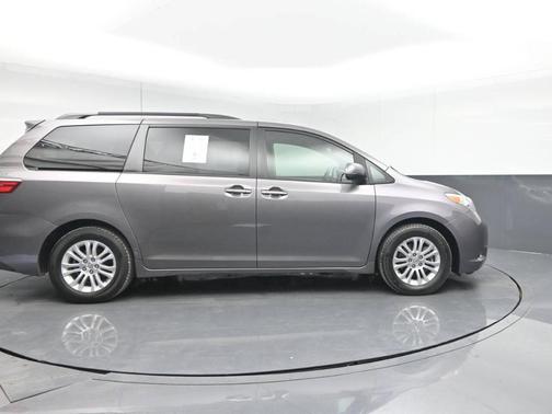2016 Toyota Sienna XLE