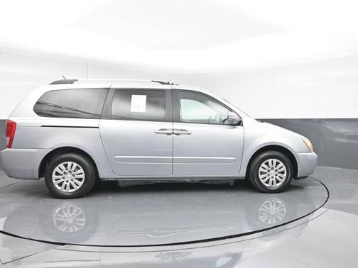 2011 Kia Sedona LX
