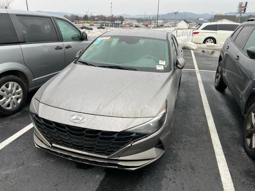 2023 Hyundai ELANTRA SEL