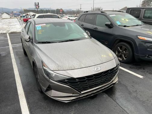 2023 Hyundai ELANTRA SEL