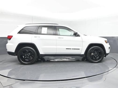 2020 Jeep Grand Cherokee Laredo