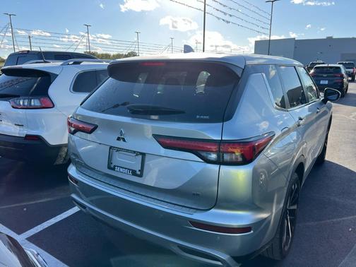 2022 Mitsubishi Outlander SE