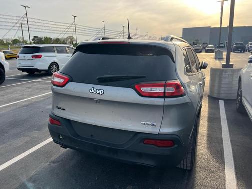 Silver 2017 Jeep Cherokee Latitude