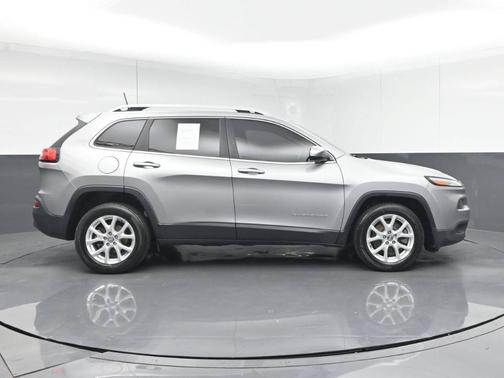 Silver 2017 Jeep Cherokee Latitude