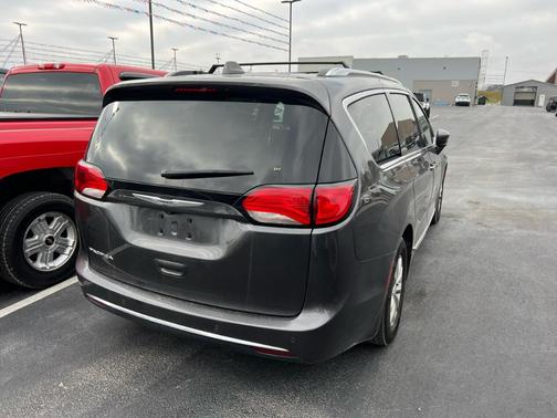 2019 Chrysler Pacifica Touring-L