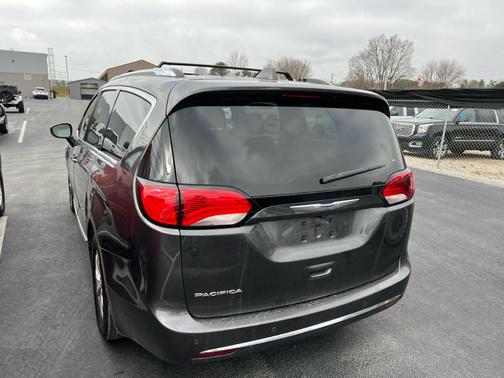 2019 Chrysler Pacifica Touring-L