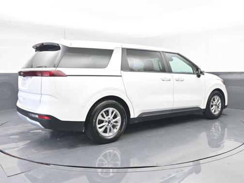 2022 Kia Carnival LX