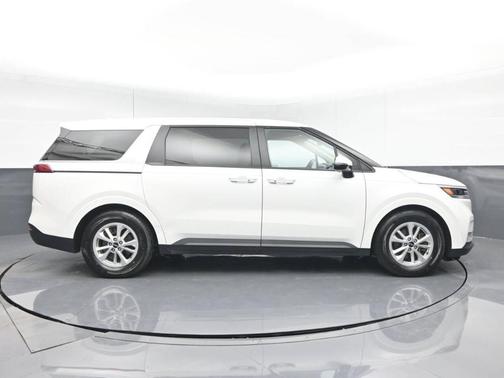 2022 Kia Carnival LX