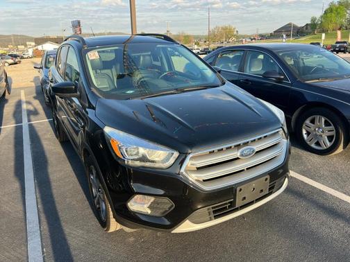 Black 2017 Ford Escape SE