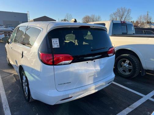 2022 Chrysler Voyager LX