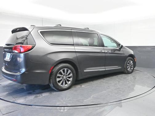 2020 Chrysler Pacifica Touring-L Plus
