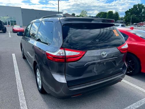2015 Toyota Sienna LE