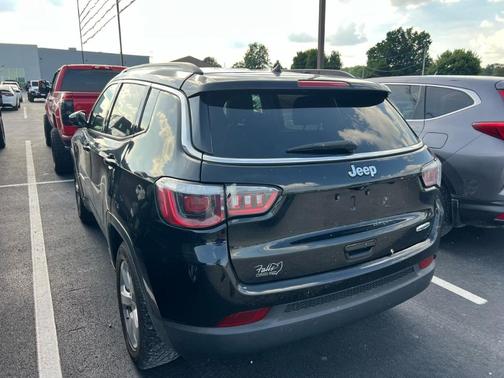 White 2018 Jeep Compass Latitude