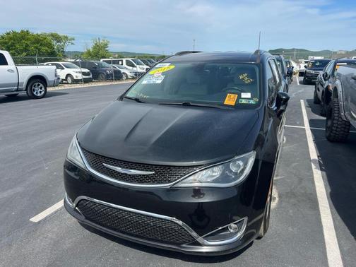 Black 2018 Chrysler Pacifica Touring-L