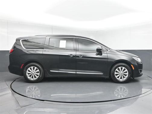 Black 2018 Chrysler Pacifica Touring-L