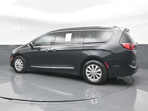 Black 2018 Chrysler Pacifica Touring-L