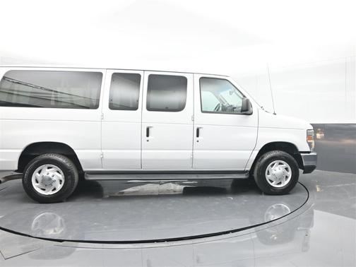 2013 Ford E350 Super Duty XLT