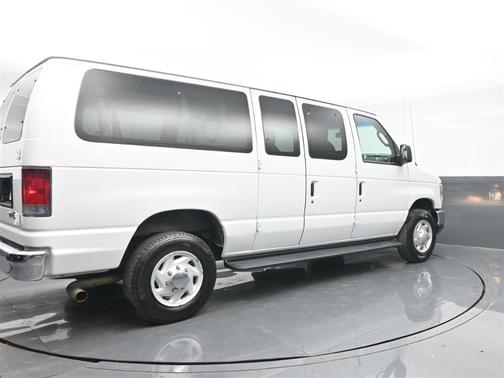 2013 Ford E350 Super Duty XLT