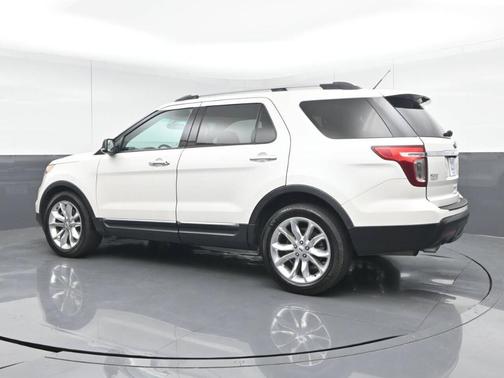 White 2014 Ford Explorer XLT