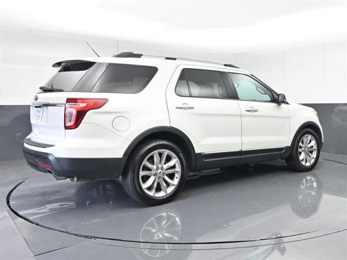 White 2014 Ford Explorer XLT