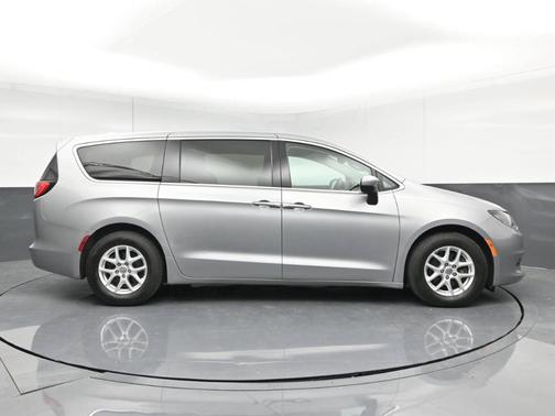 2017 Chrysler Pacifica LX