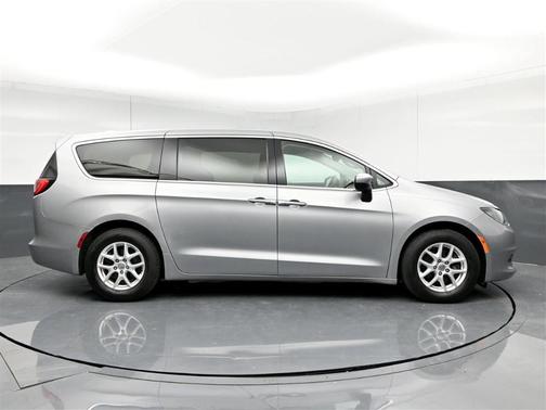 2017 Chrysler Pacifica LX