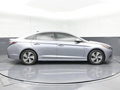2016 Hyundai SONATA Hybrid Limited