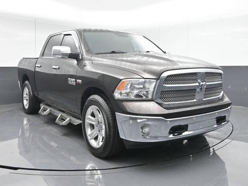 2017 RAM 1500 SLT