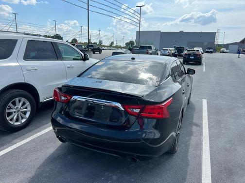 Black 2016 Nissan Maxima 3.5 SR