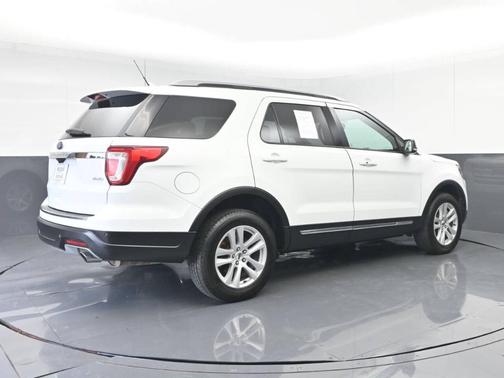White 2018 Ford Explorer XLT