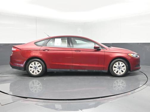 Maroon 2013 Ford Fusion S