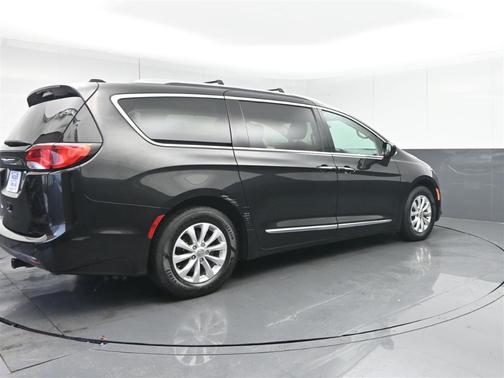 2018 Chrysler Pacifica Touring-L Plus