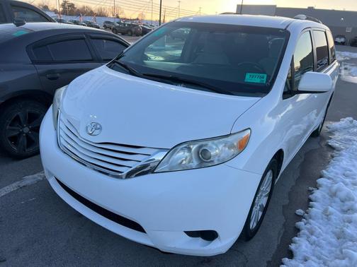 2015 Toyota Sienna LE