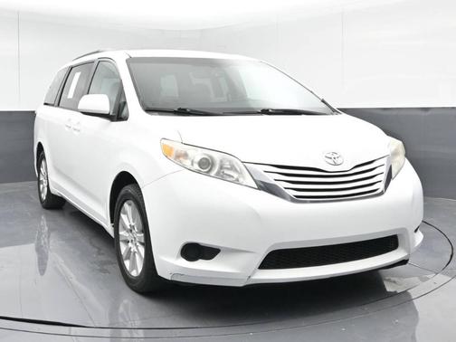 2015 Toyota Sienna LE