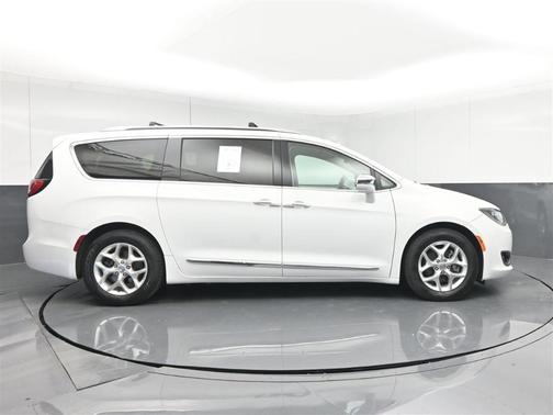 White 2020 Chrysler Pacifica Limited