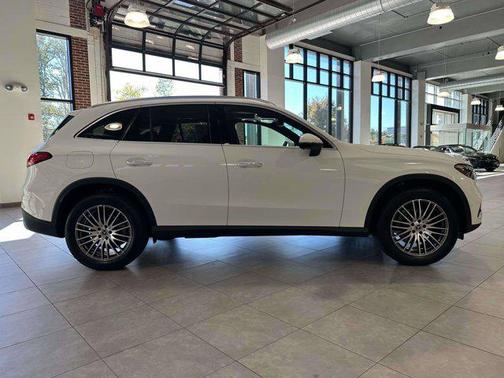 2025 Mercedes-Benz GLC 300 4MATIC
