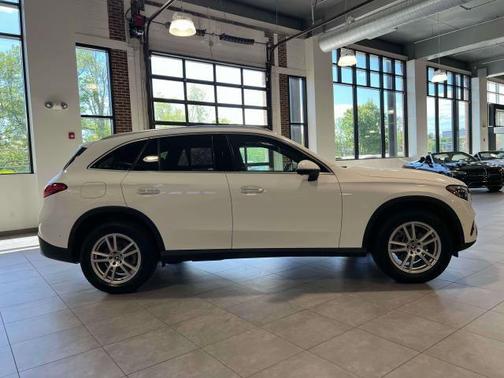 2025 Mercedes-Benz GLC 300 4MATIC