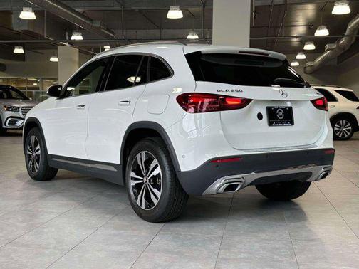 2025 Mercedes-Benz GLA 250 4MATIC