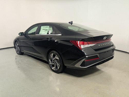 Abyss Black 2026 Hyundai ELANTRA Limited