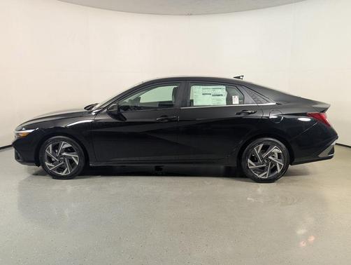 Abyss Black 2026 Hyundai ELANTRA Limited