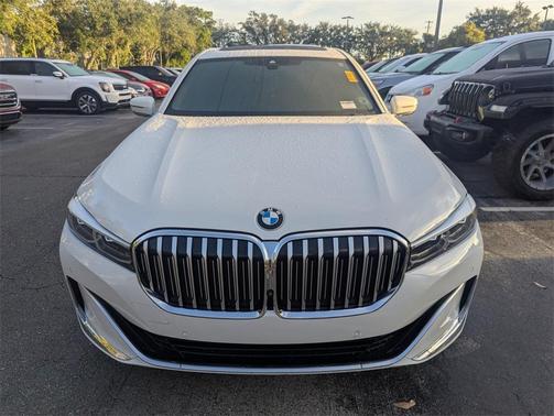 2022 BMW 740 i