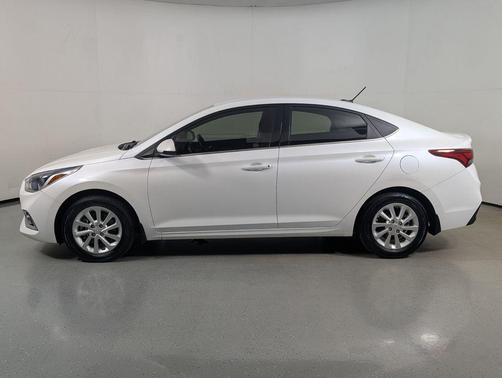 Frost White Pearl 2022 Hyundai Accent SEL