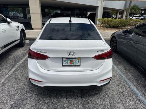 Frost White Pearl 2022 Hyundai Accent SEL