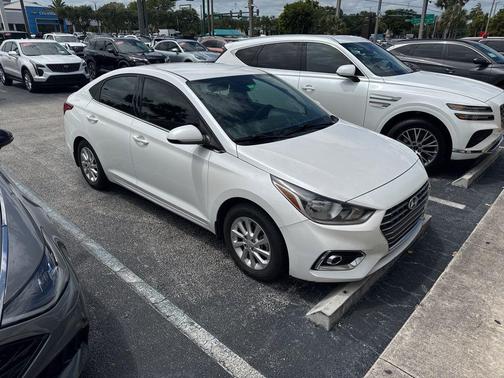 Frost White Pearl 2022 Hyundai Accent SEL